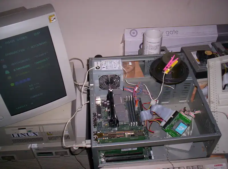 Machine with case open an running pacman