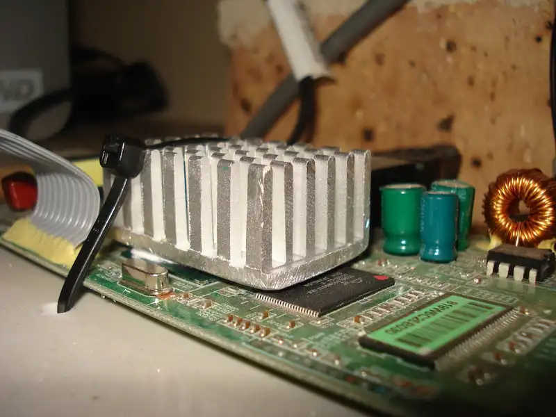 heatsink with zip tie